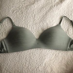 Victoria Secret Wireless Padded T-Shirt Bra 36D